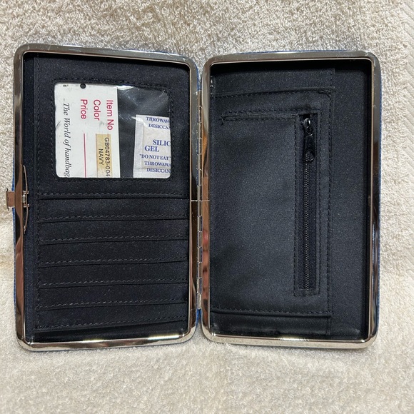 GaBaangs Clutch Navy - Picture 3 of 4